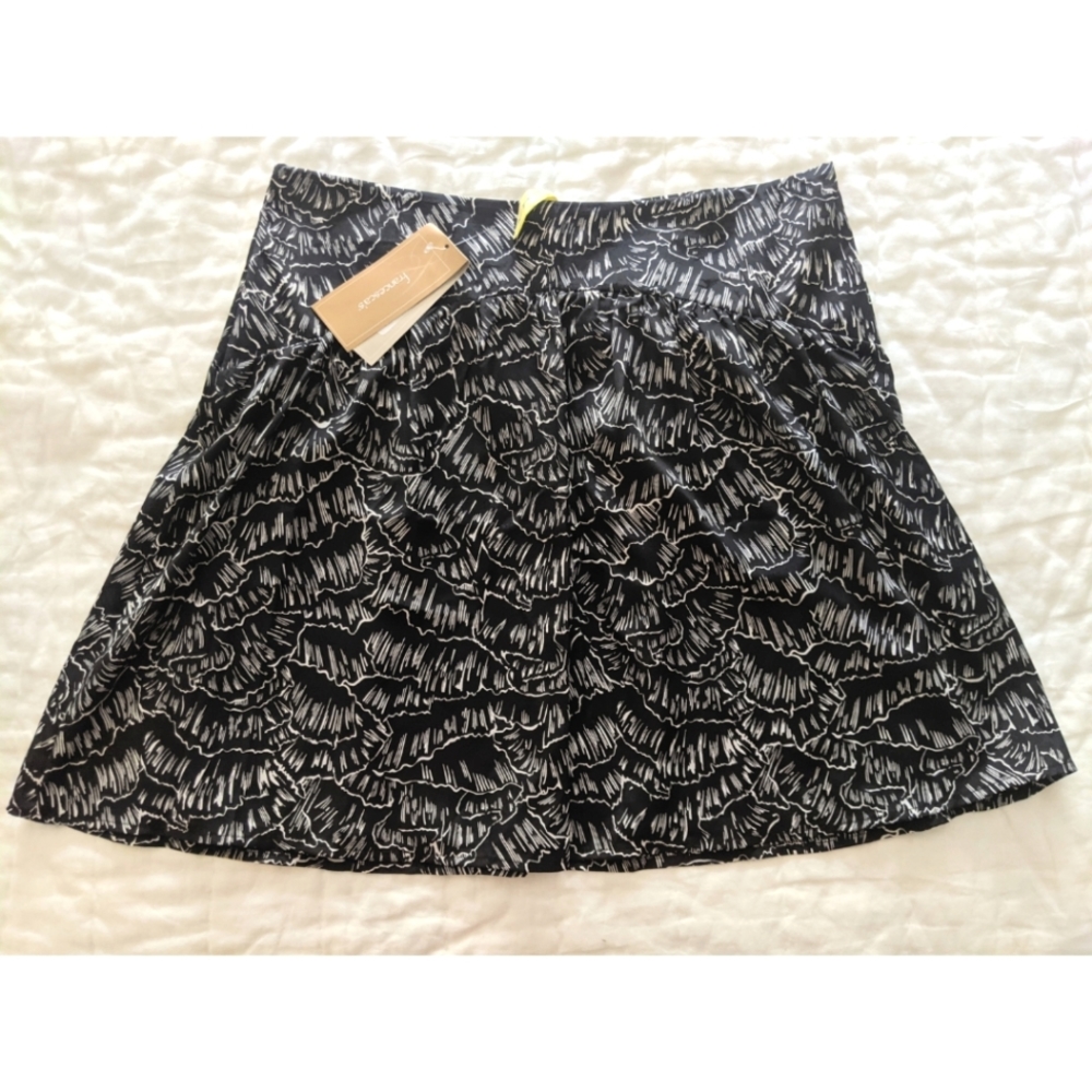 ❇️NWT❇️ Black Patterned Skirt